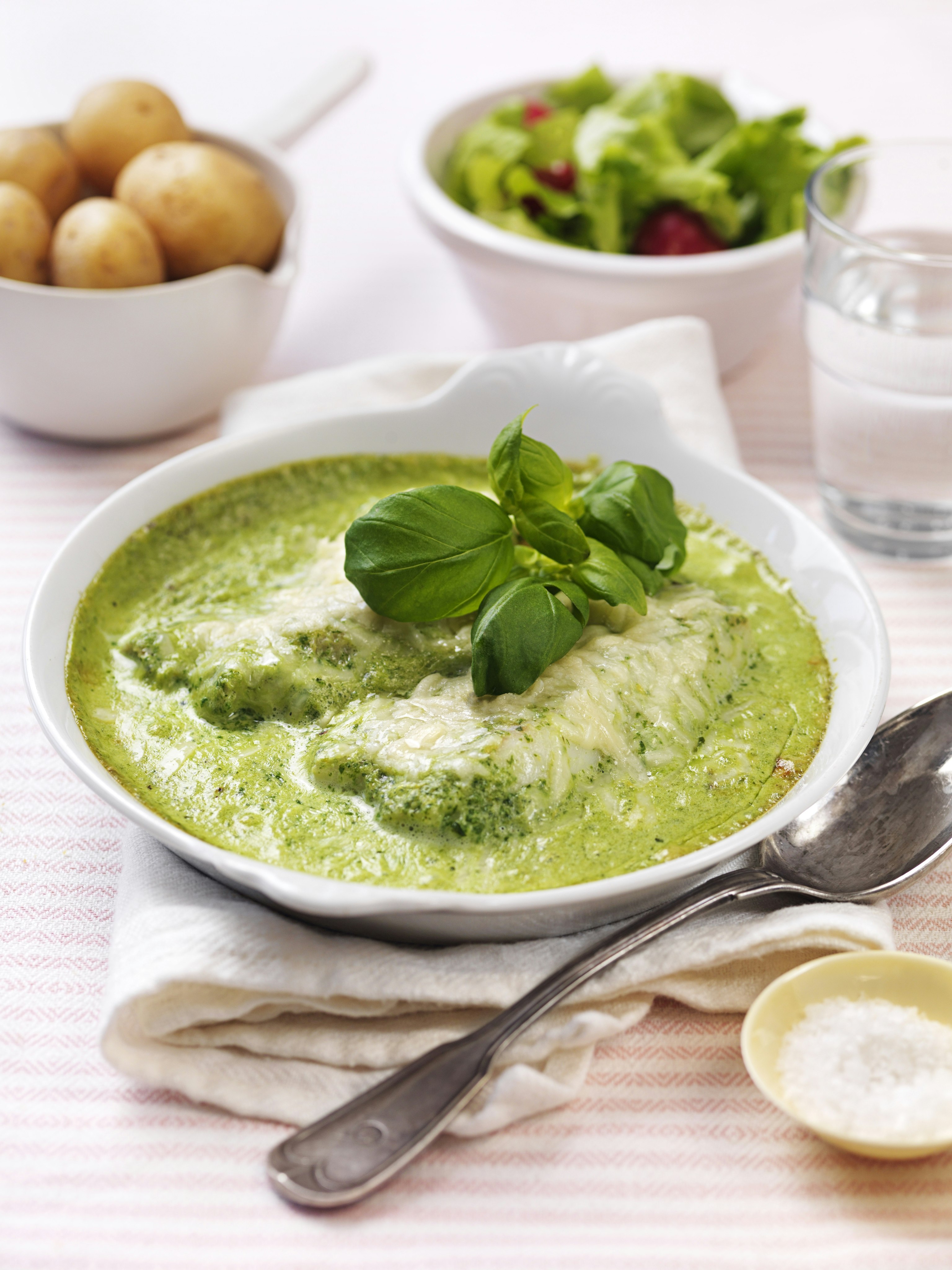 Torskrygg i basilikasås