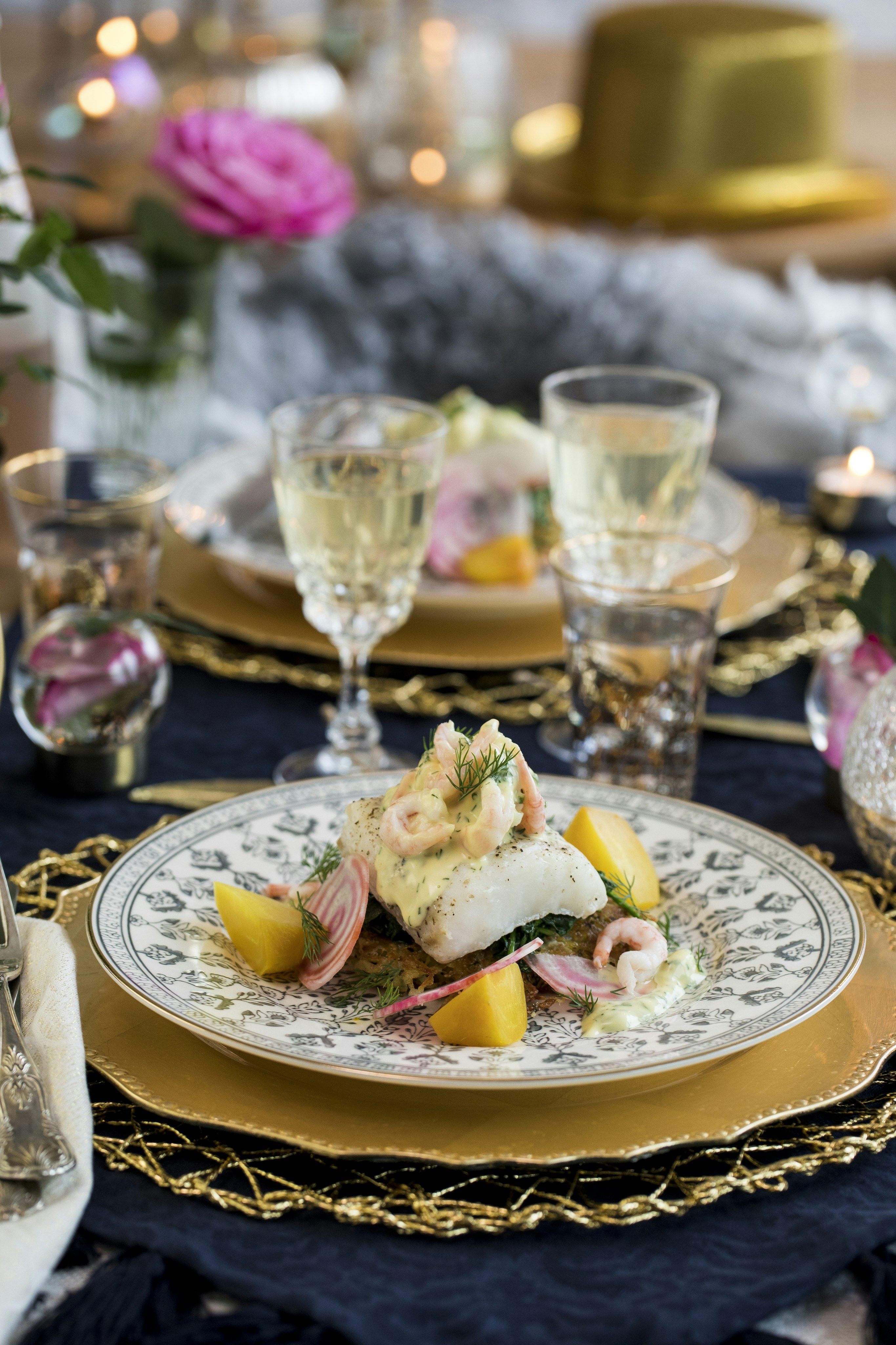 Torskrygg med oströsti och räkhollandaise-image