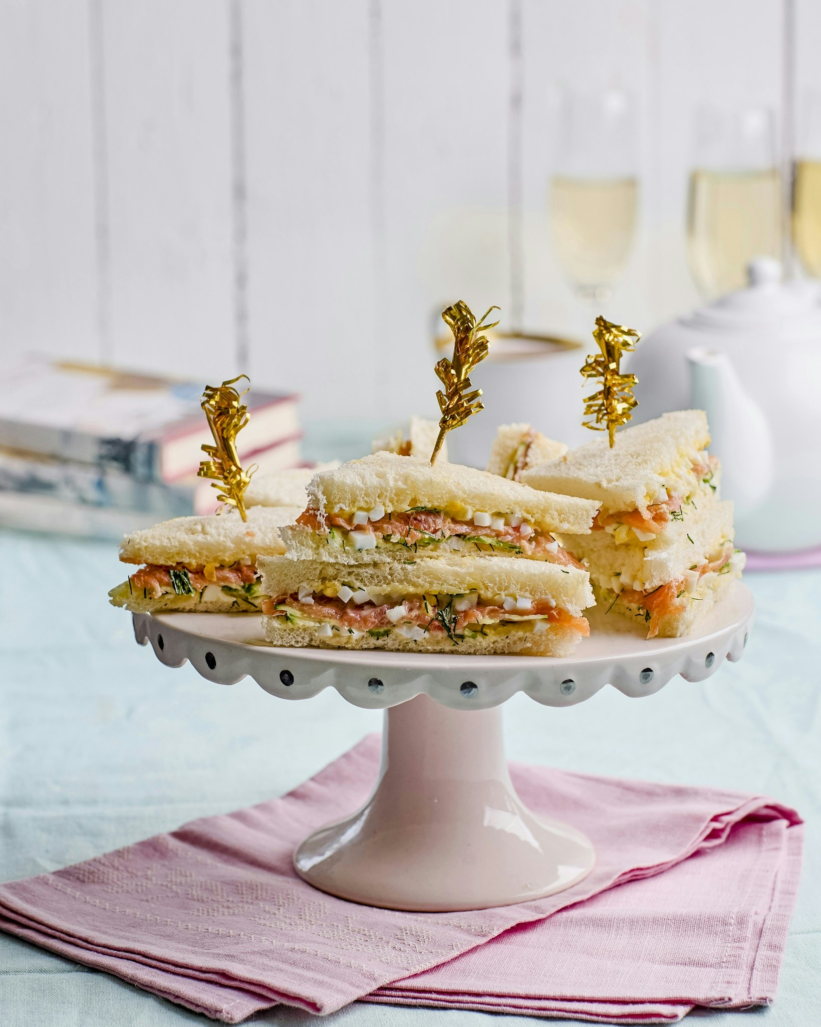 Trekantssmörgås med lax, ägg och dill