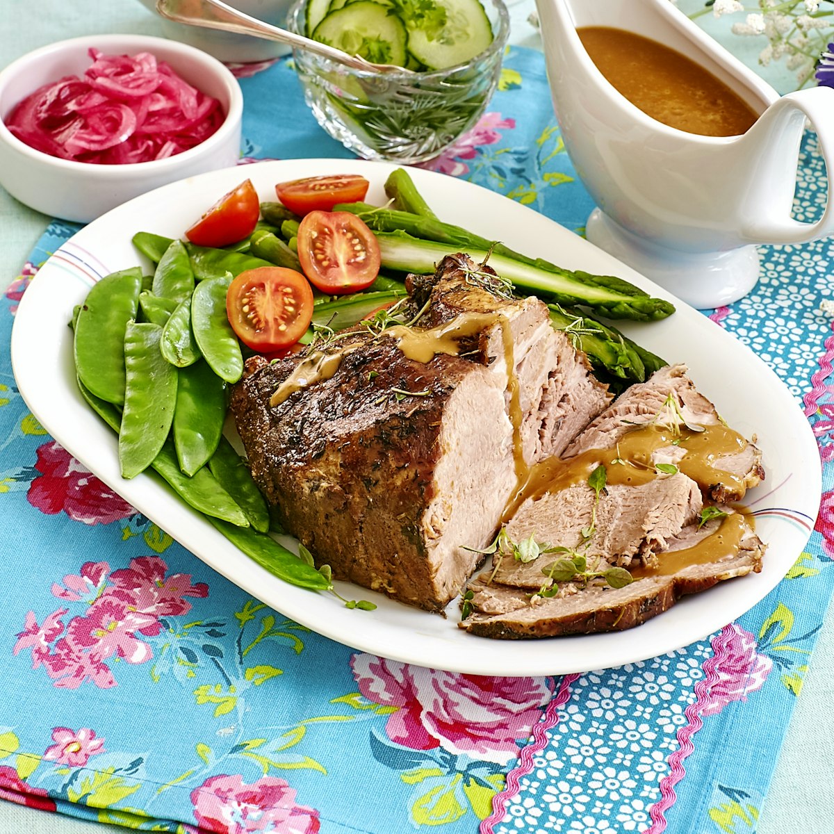 Ugnsbakad örtkarré med gräddsås-image