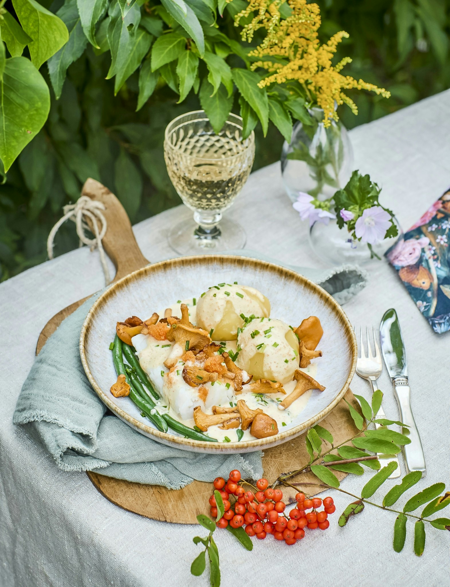 Torskrygg med kantareller och sandefjordsås