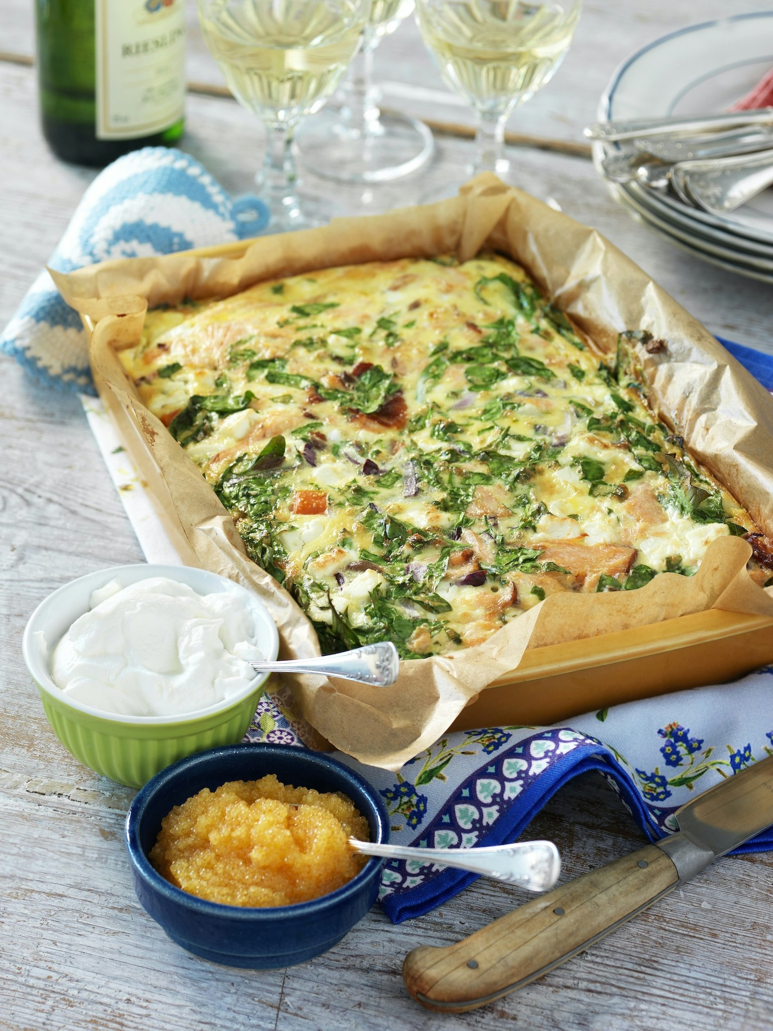 Ugnsomelett med lax och fetaost