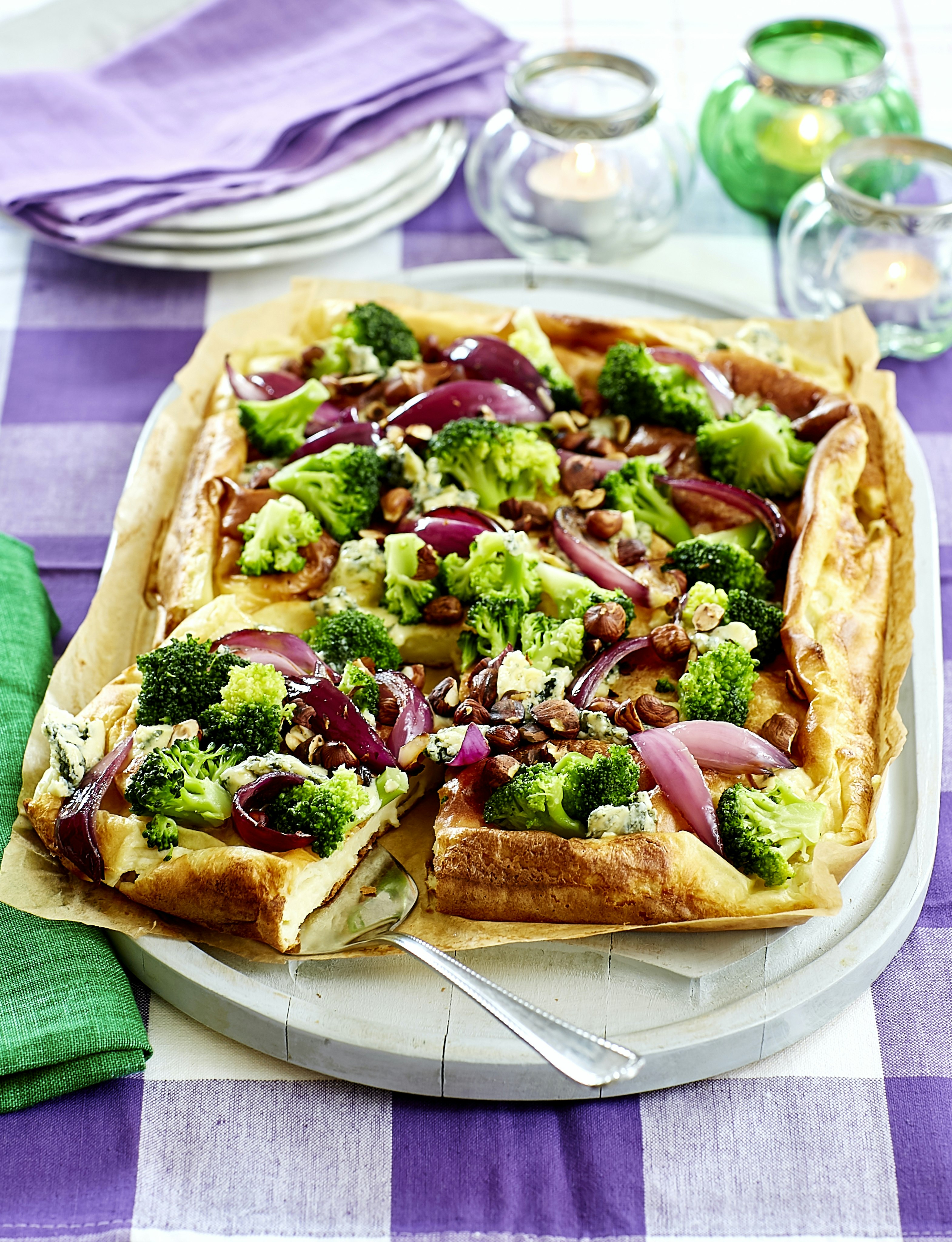 Ugnspannkaka med ädelost, broccoli och nötter