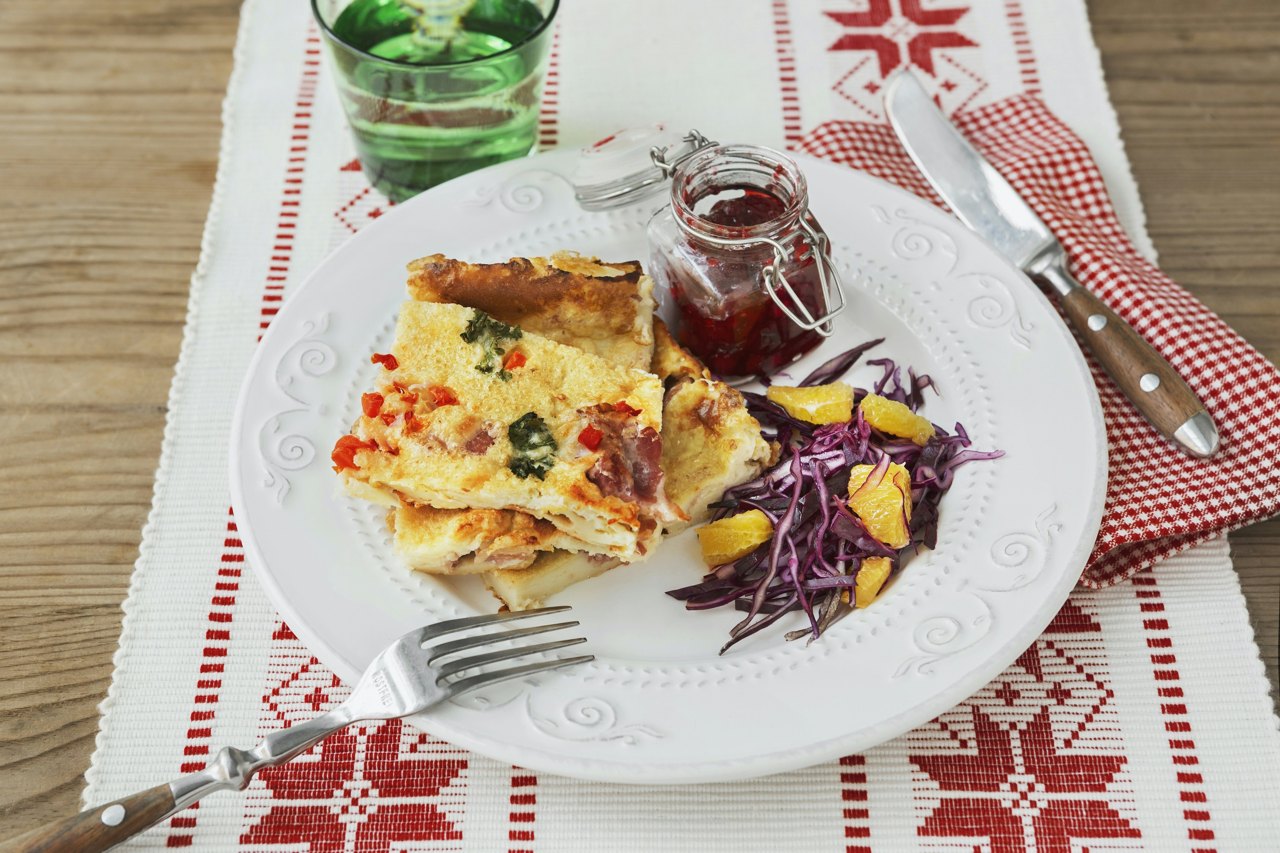 Ugnspannkaka med bacon och grönkål