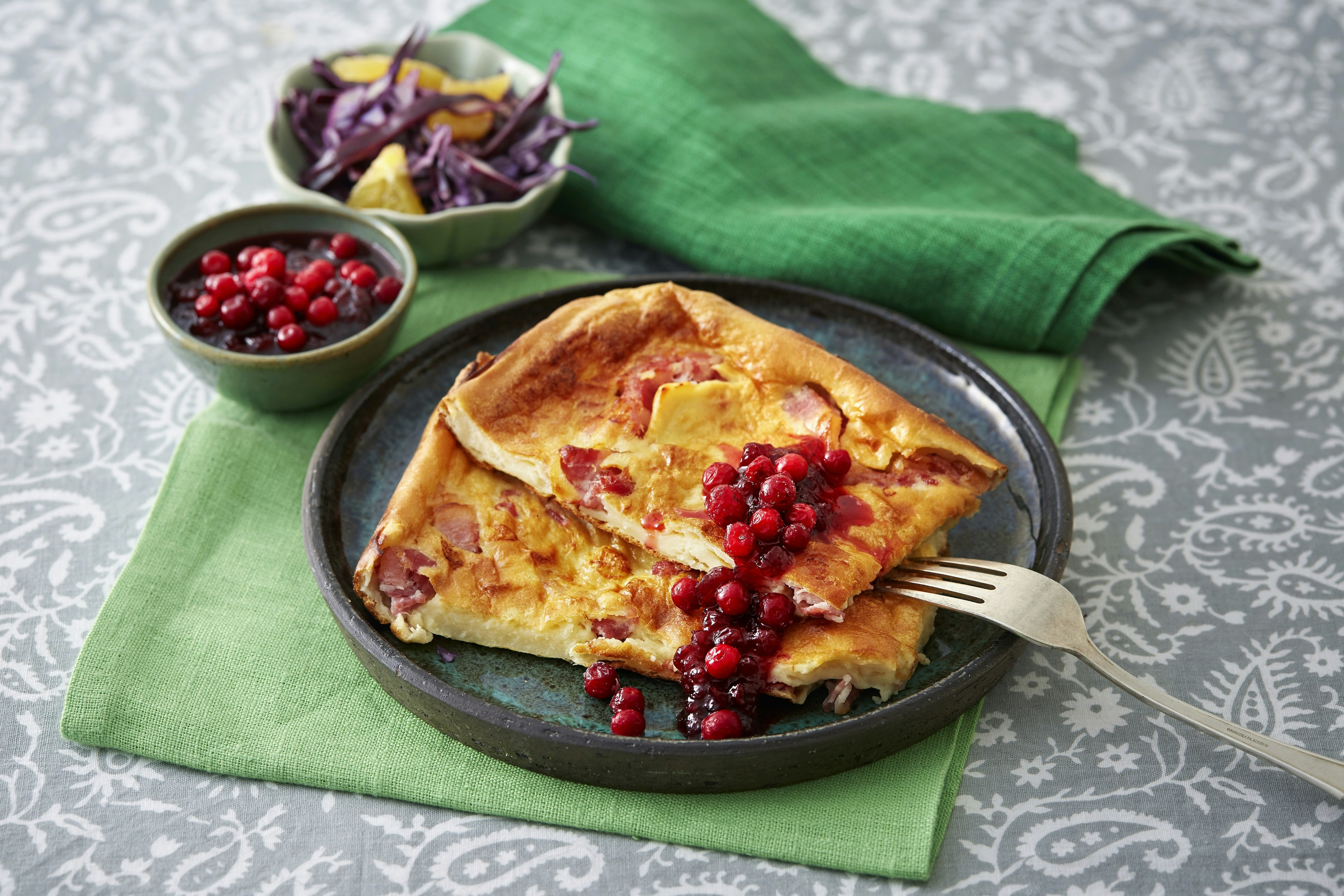 Ugnspannkaka med bacon och lingon