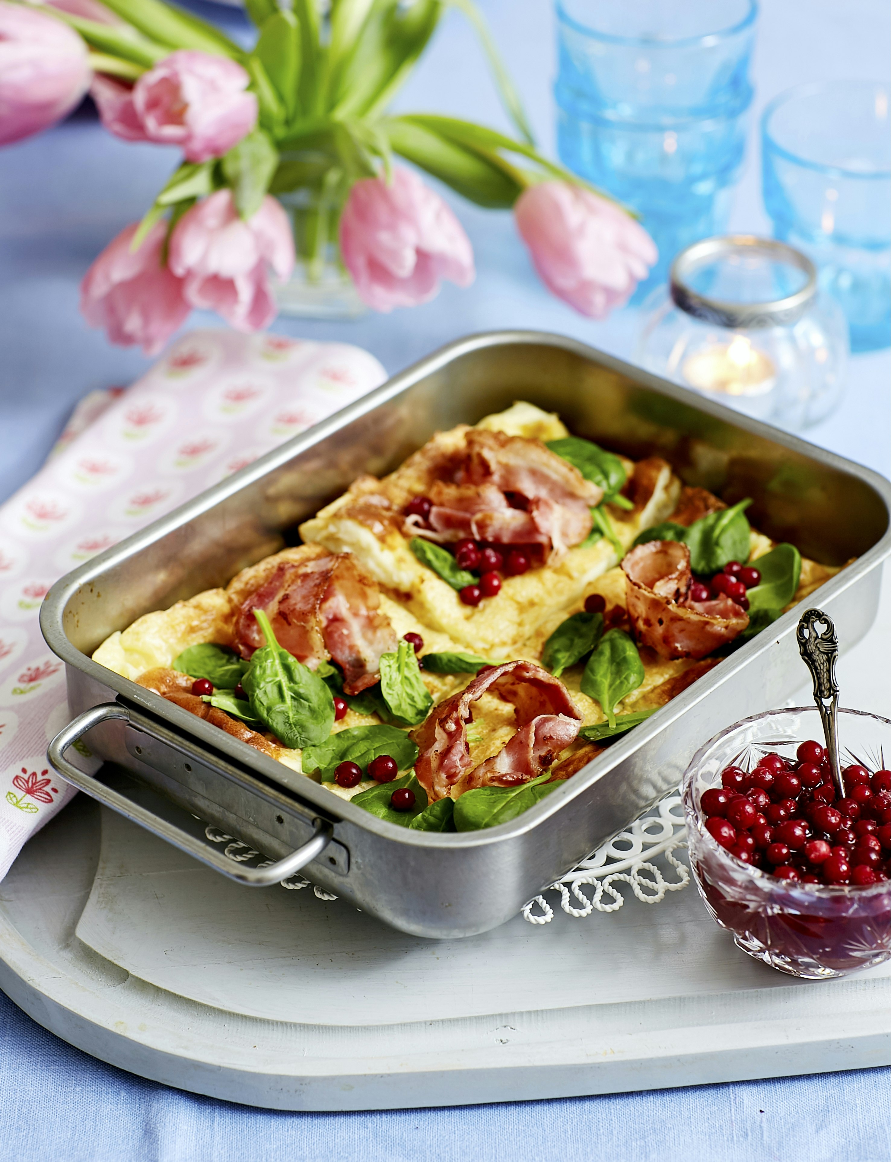 Ugnspannkaka med bacon och spenat