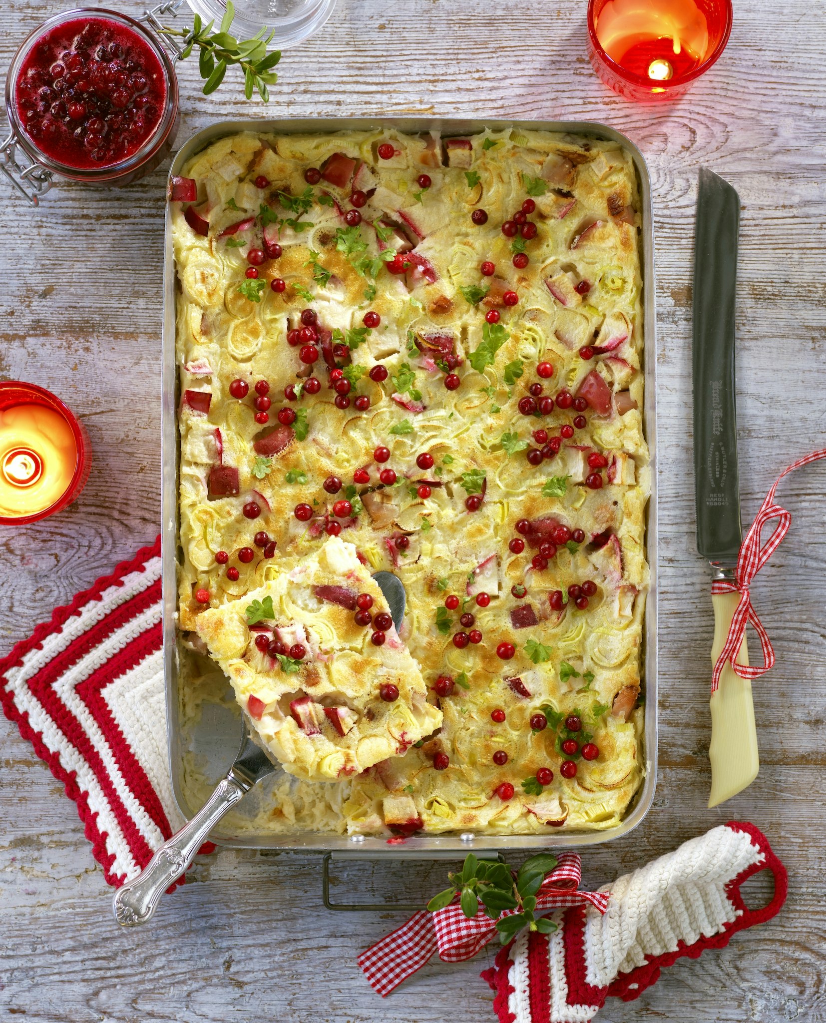 Ugnspannkaka med kassler och äpple