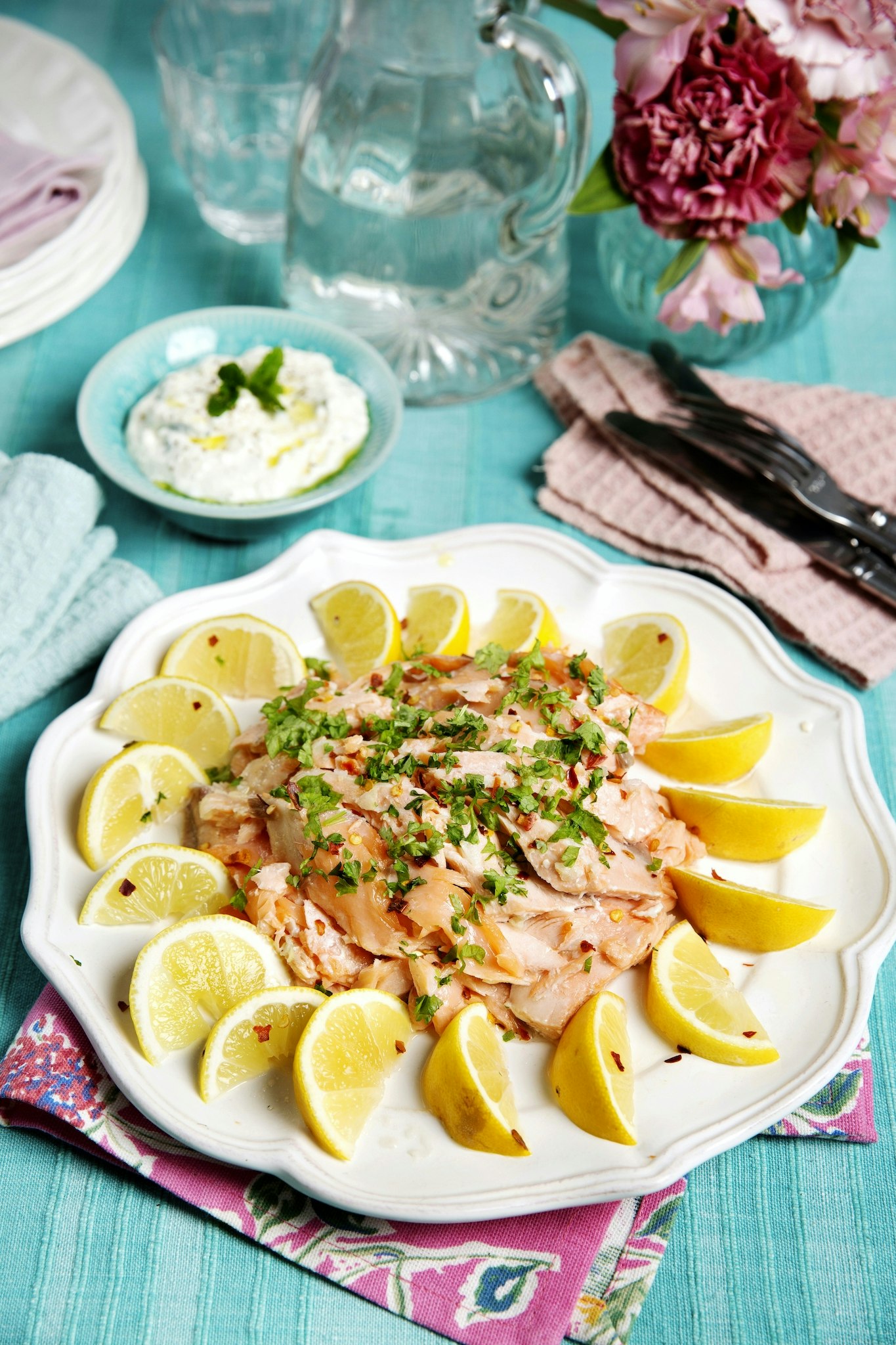 Ugnsstekt citronlax med yoghurtsås