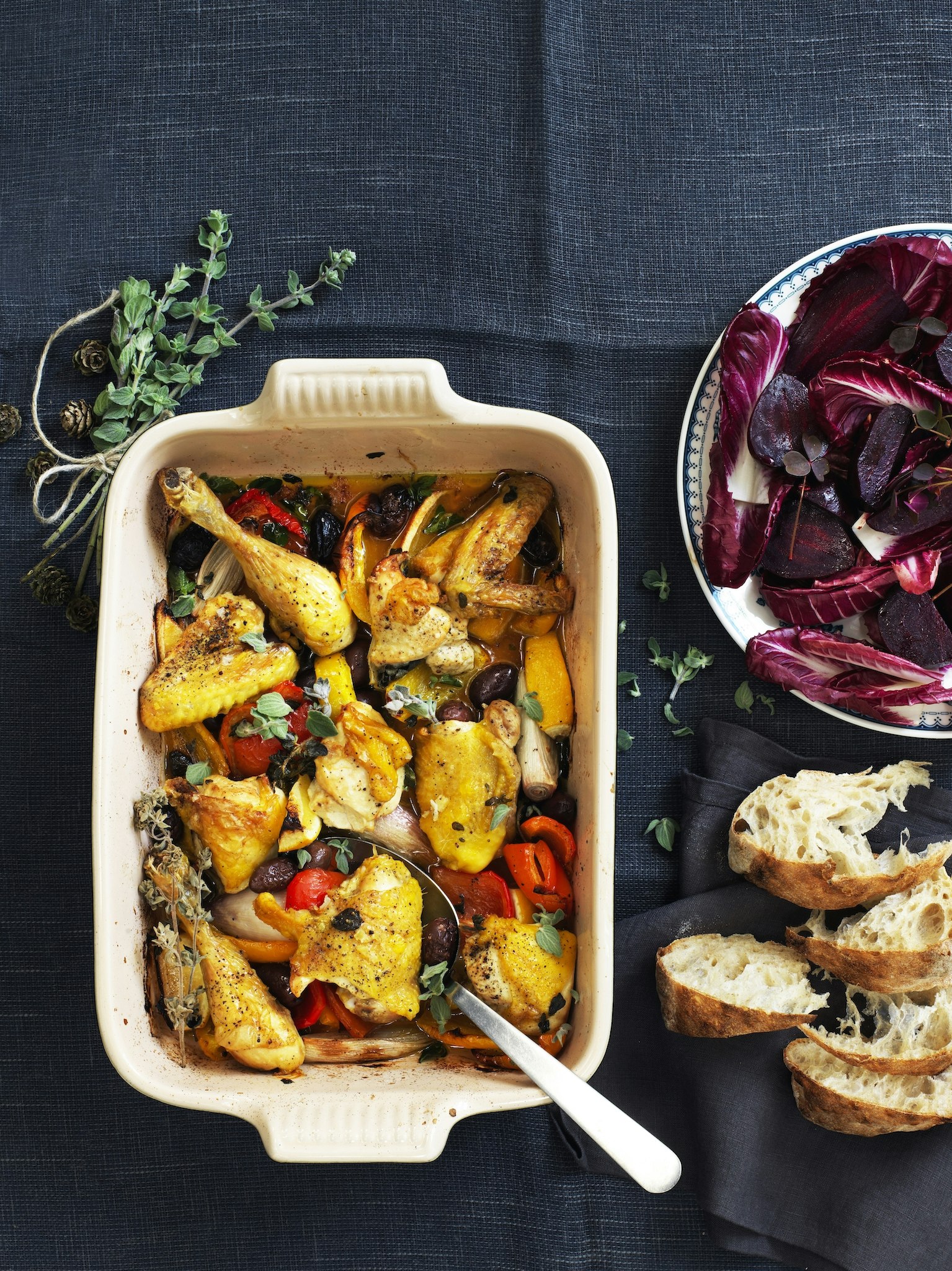 Ugnsstekt kyckling med paprika och oliver