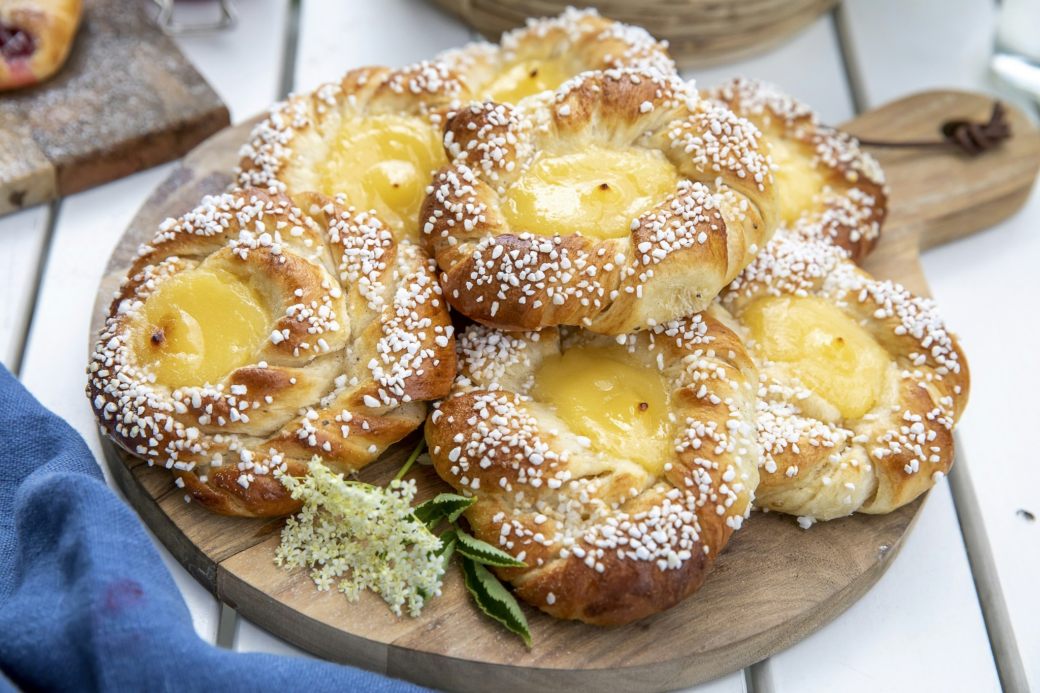 Vaniljbullar med fläderkräm