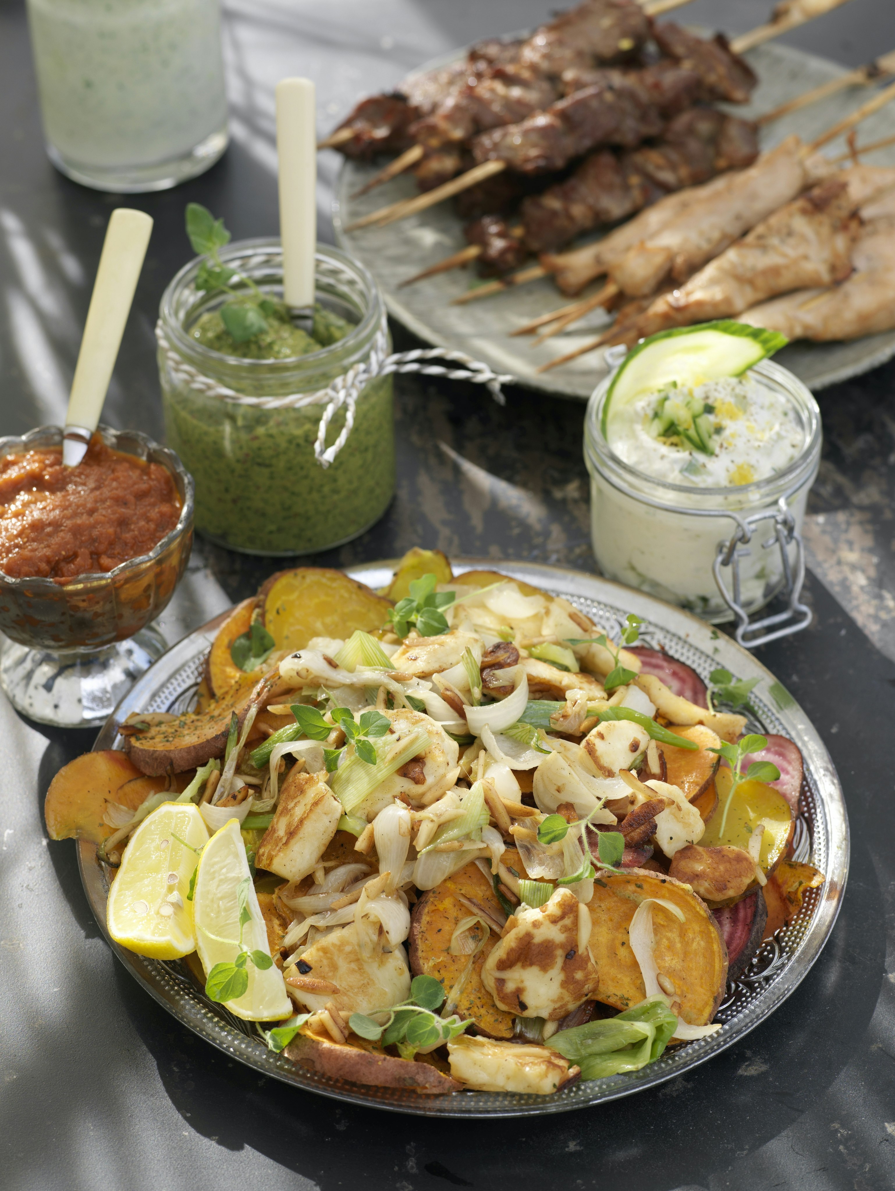 Varm rotfruktssallad med halloumi och mandel