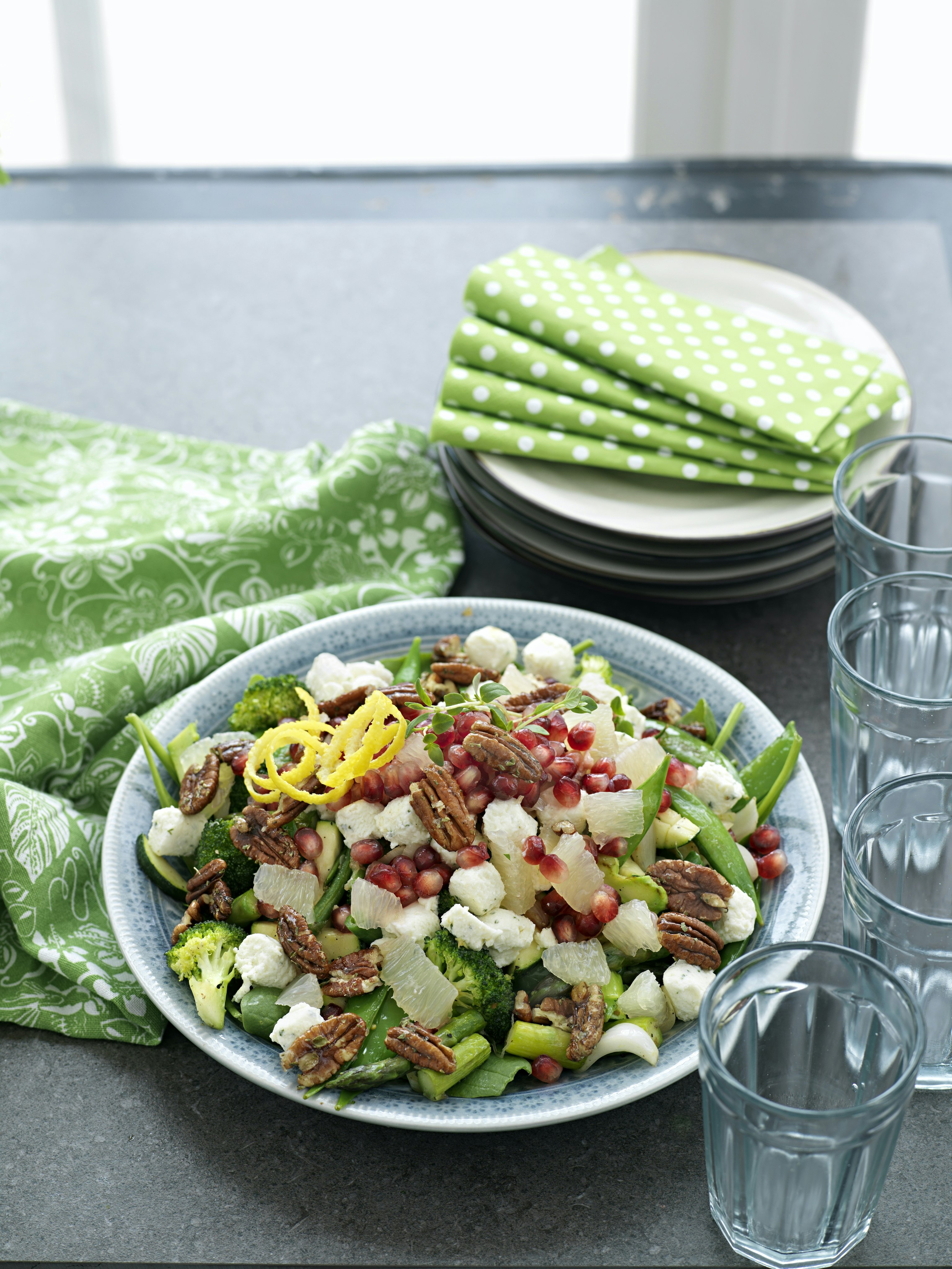 Varm sallad med salladsost och nötter