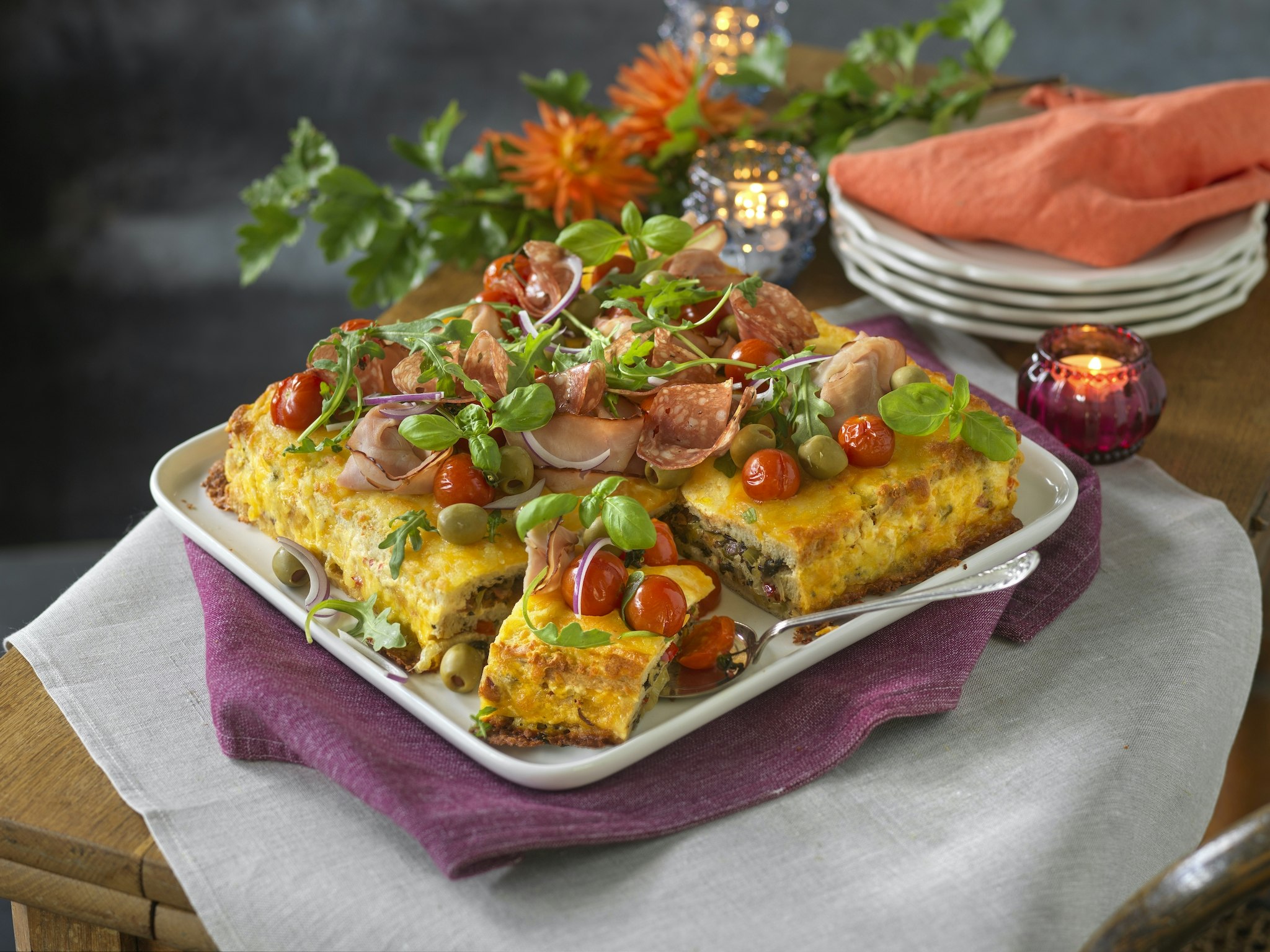 Varm smörgåstårta med svamp och bacon