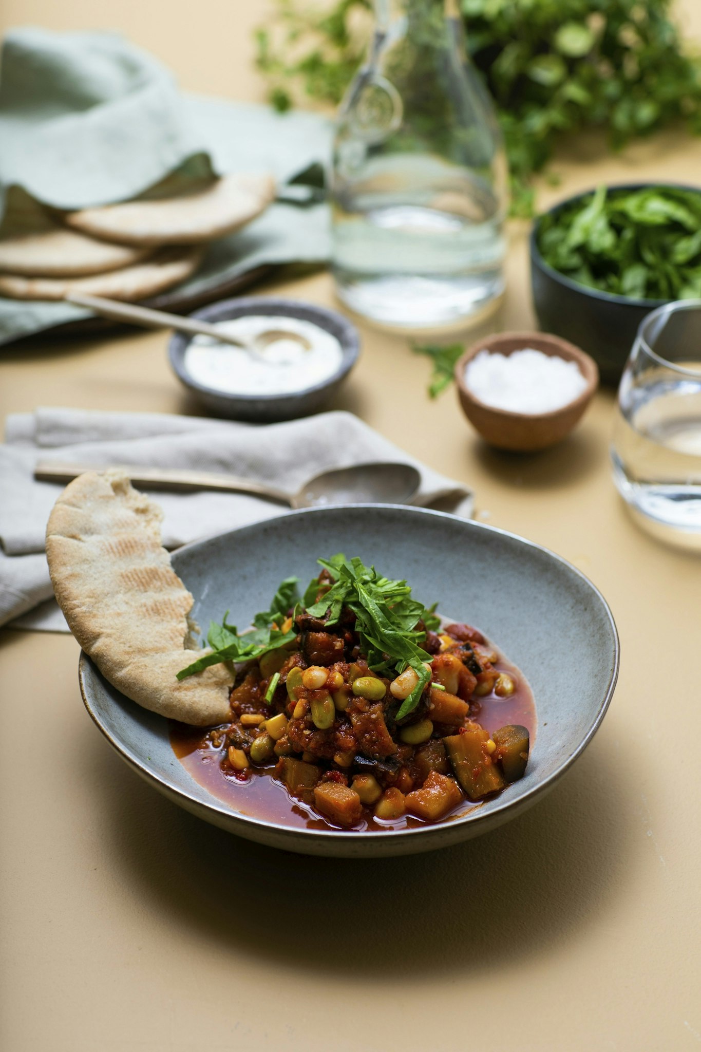 Vegetarisk böncassoulet med grovt bröd
