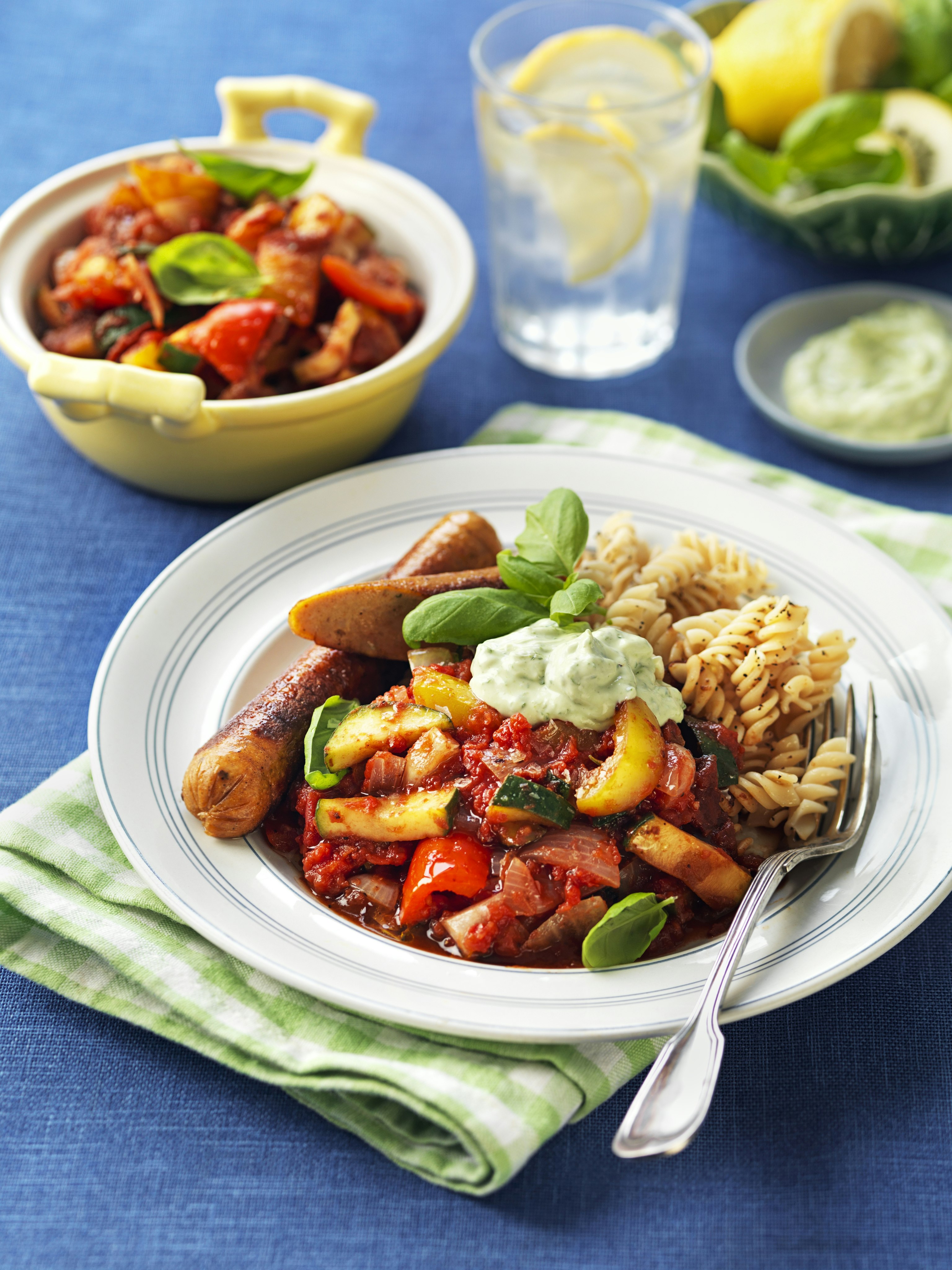 Veggokorv med ratatoullie och basilikakräm