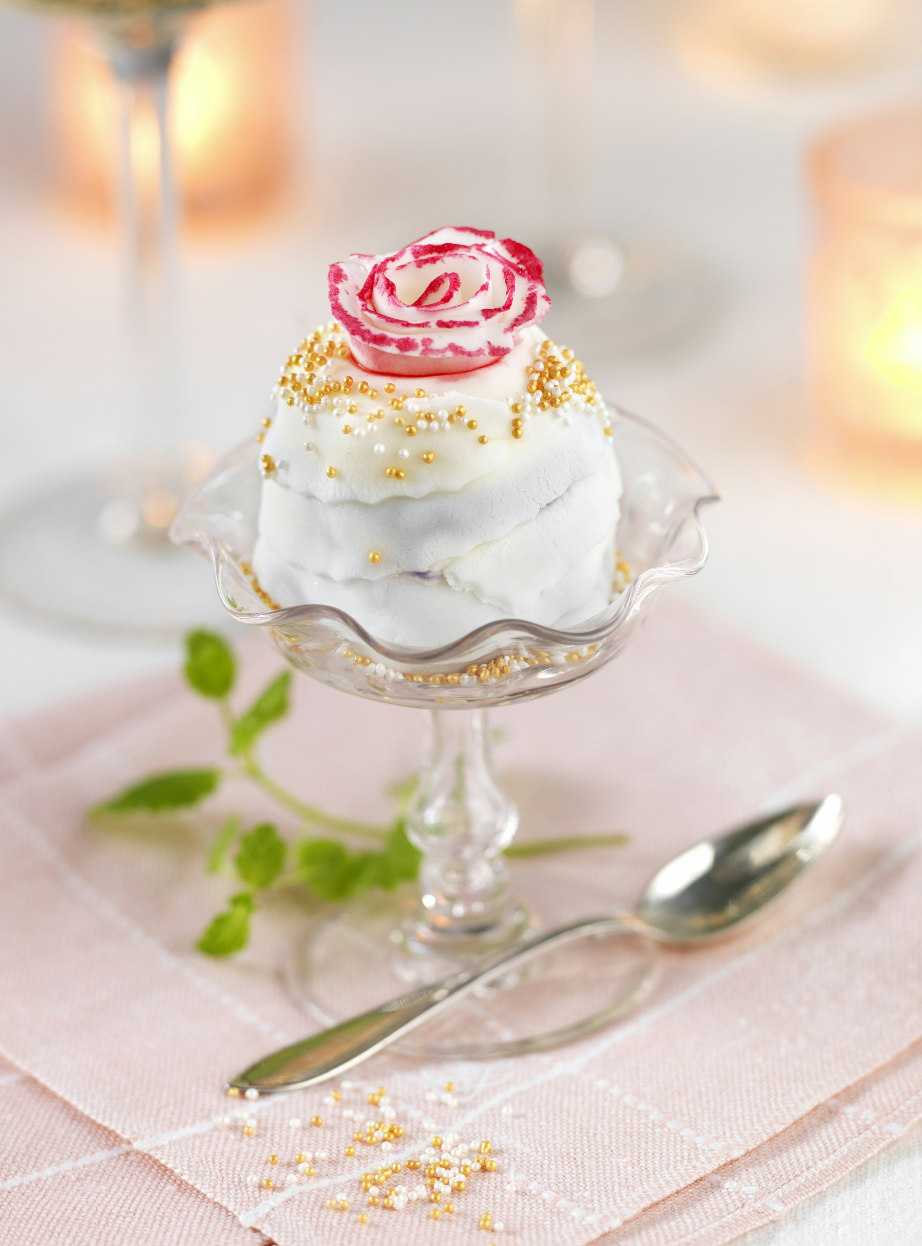 Prinsessbakelse med blåbärsfyllning och sockerpasta