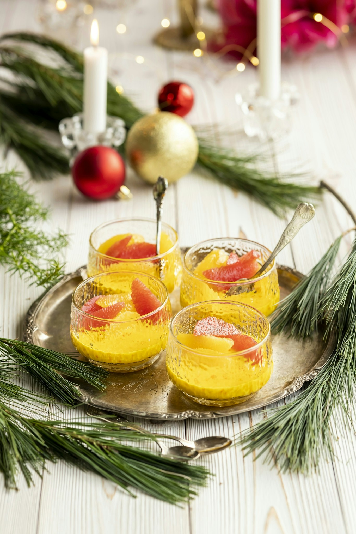 Vit chokladkräm med saffran och citrus