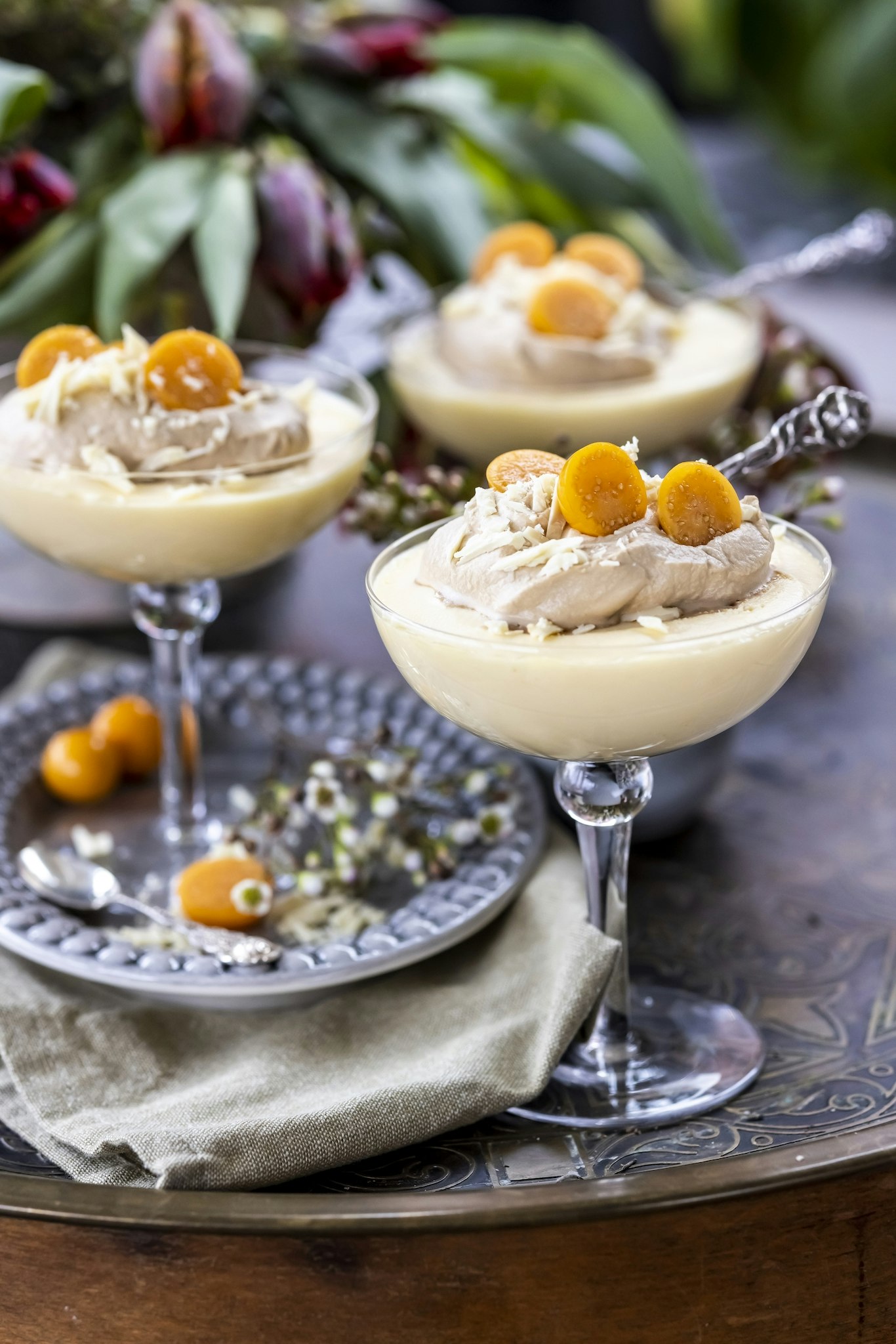 Vit chokladmousse med mockagrädde