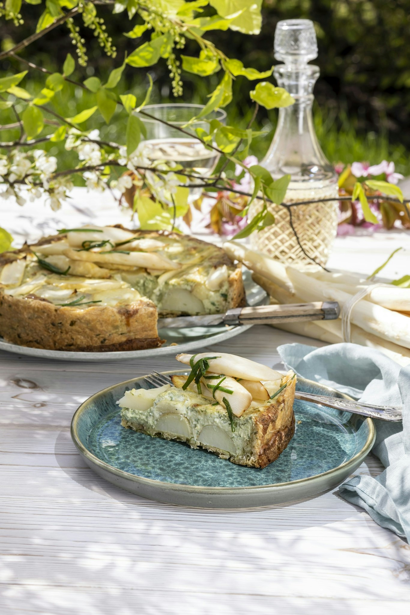 Vit sparrispaj med prästost, gräslök och potatis